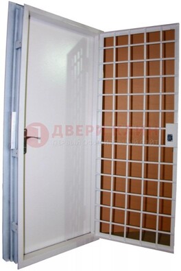 Белая стальная бронированная дверь с нитроэмалью ДБ-7 в Чебоксарах
