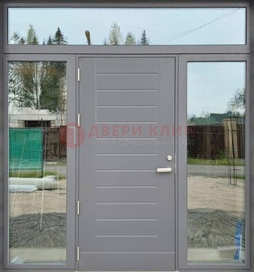 Серая стальная дверь с панелью МДФ и стеклянными фрамугами ДФГ-28 в Сочи