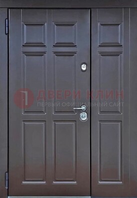 Тёмная двухстворчатая входная дверь для коттеджа с МДФ ДМ-533 в Сочи
