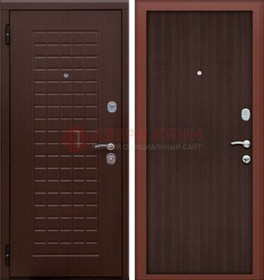 Коричневая металлическая дверь с МДФ ДМ-78 в квартиру в Сочи