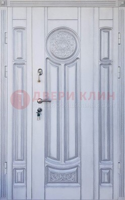 Белая двухстворчатая дверь с массивом дуба ДМД-72 в Сочи