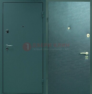 Зеленая стальная дверь с порошковым покрытием ДП-93 в Сочи