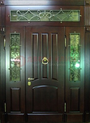 Стальная парадная дверь со стеклом и ковкой ДПР-18 для деревянного дома в Сочи