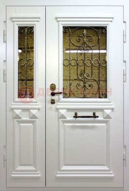 Белая парадная металлическая дверь со стеклом и ковкой ДПР-83 в Севастополе