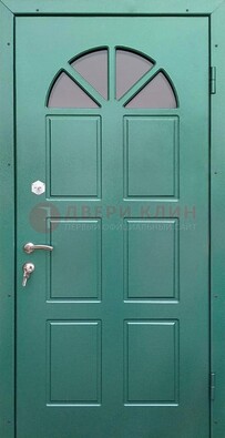 Зеленая стальная дверь со стеклом для дома ДС-28 в Сочи