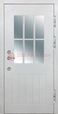 Белая уличная дверь со стеклом ДС-30 в Сочи