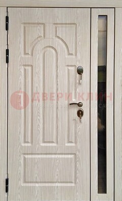 Белая металлическая дверь со стеклом ДС-68 в Сочи