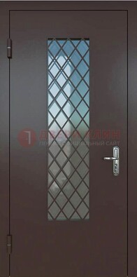 Темная металлическая дверь с решеткой и стеклом ДС-7 в Сочи