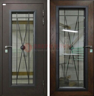 Коричневая железная дверь со стеклом для частного дома ДС-8 в Сочи