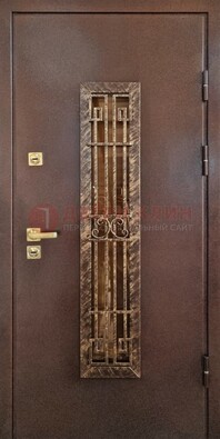 Металлическая дверь с порошковым напылением со стеклом и ковкой ДСК-110 в Сочи