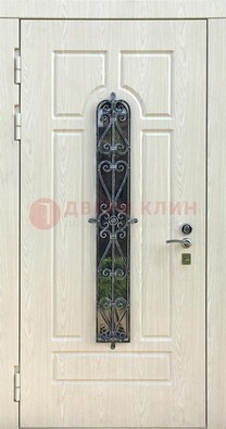 Светлая стальная дверь со стеклом и ковкой ДСК-118 в Сочи