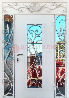 Белая входная дверь порошок со стеклом и ковкой ДСК-165 в Сочи