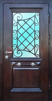 Коттеджная металлическая дверь со стеклом и ковкой ДСК-57 в Сочи