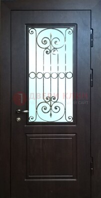 Железная дверь со стеклом и ковкой ДСК-65 для общественных зданий в Сочи