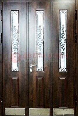 Входная дверь со стеклом и ковкой ДСК-72 в кирпичный дом в Сочи