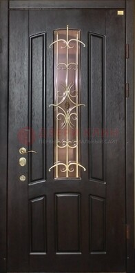 Металлическая дверь со стеклом и ковкой ДСК-79 для загородного дома в Сочи