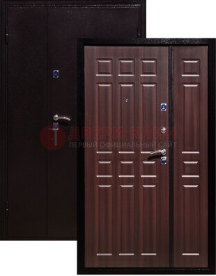 Коричневая металлическая тамбурная дверь ДТМ-24 в Сочи