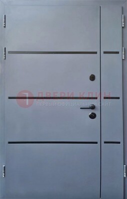 Серая металлическая тамбурная дверь с молдингами ДТМ-42 в Сочи
