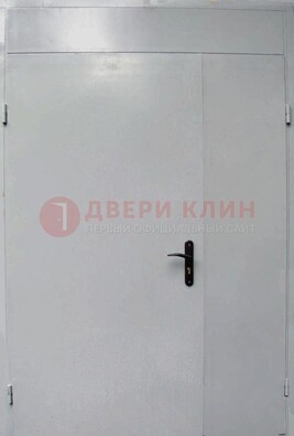 Белая металлическая тамбурная дверь ДТМ-5 в Сочи