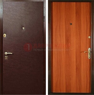 Коричневая металлическая дверь с винилискожей ДВ-20 в Сочи