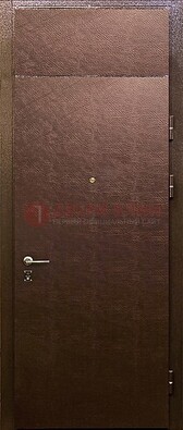 Коричневая стальная дверь с винилискожей ДВ-24 в Сочи
