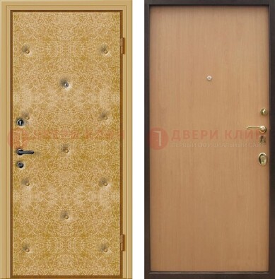 Светлая металлическая дверь с винилискожей ДВ-34 в Сочи