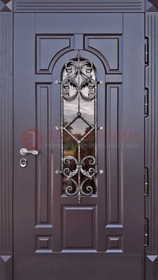 Темная уличная дверь с виноритом и стеклом с ковкой ДВТ-164 в Сочи