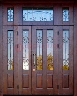 Коричневая парадная дверь с виноритом и ковкой ДВТ-168 в Сочи