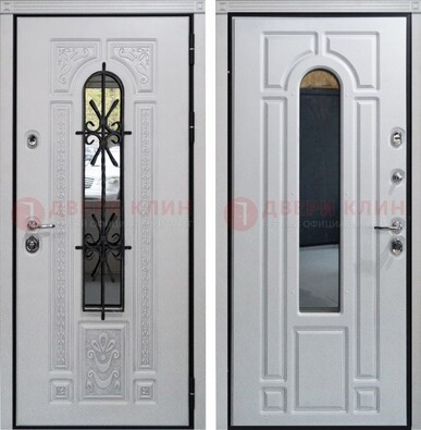 Белая стальная дверь с виноритом и ковкой снаружи ДВТ-197 в Сочи