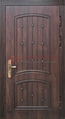 Коричневая уличная дверь с виноритом для дома ДВТ-235 в Сочи