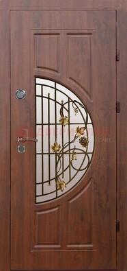 Стальная коричневая дверь с виноритом и ковкой ДВТ-82 в Сочи