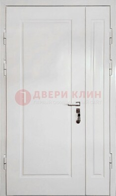 Полуторная металлическая дверь с МДФ в белом цвете ПЛ-24 в Сочи