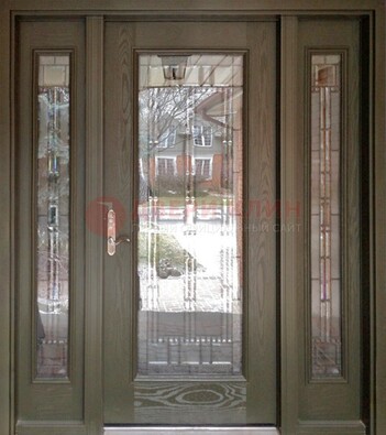 Коричневая стальная дверь с массивом дуба с витражом ВЖ-16 в Сочи
