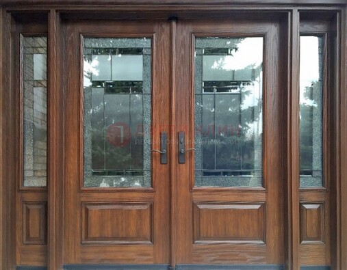 Распашная стальная дверь с массивом с витражом и фрамугами ВЖ-21 в Сочи