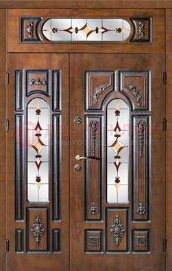Коричневая двухстворчатая железная дверь с МДФ и витражом ВЖ-36 в Сочи
