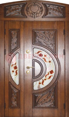 Коричневая двухстворчатая железная дверь с МДФ и витражом ВЖ-37 в Сочи