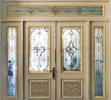 Светлая парадная стальная дверь с витражами ВЖ-6 в Сочи